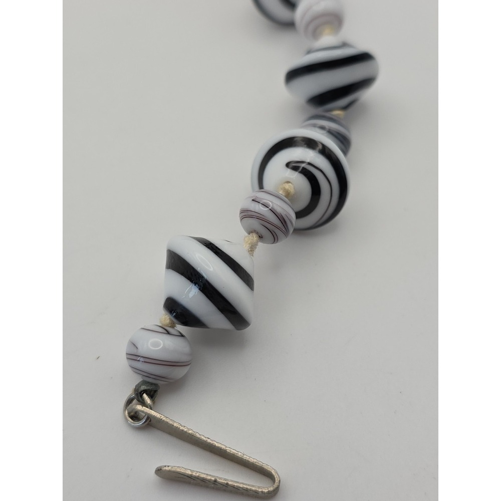 Vintage Black White Swirl Glass Bead Knotted Choker 14.5" Japan Screwback Earrin - Picture 16 of 16